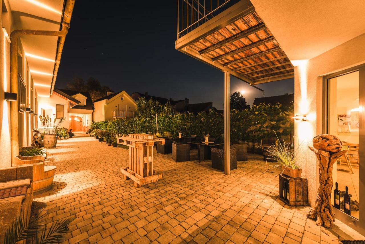 Weingut Gästehaus D&D Haider Jois Exterior foto